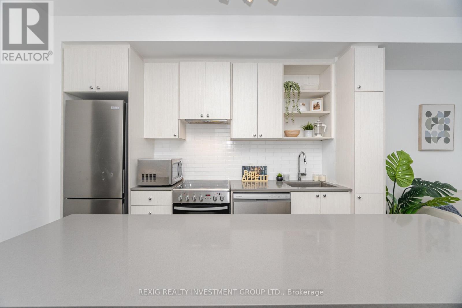 Photo 4 of 723 50 George Butchart Drive, Toronto ON