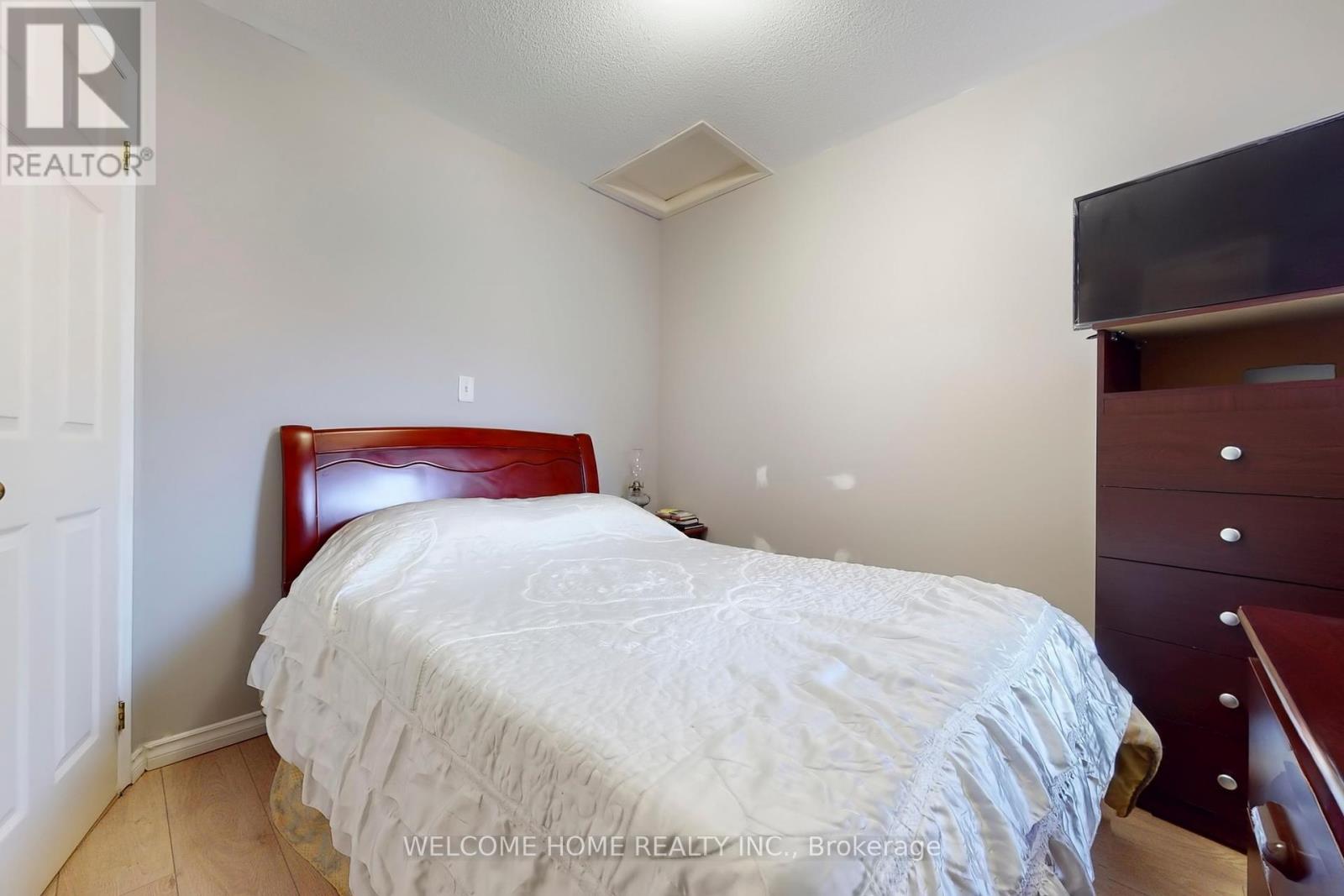 Photo 24 of 107 Torbarrie Road, Toronto ON