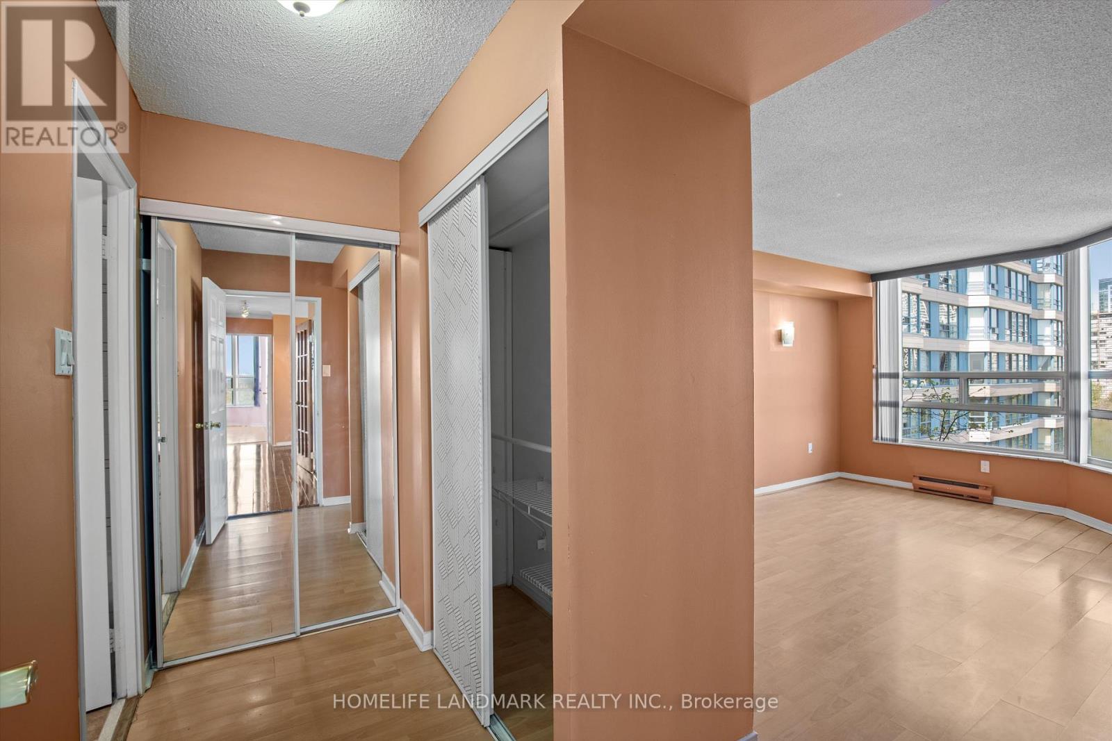 Photo 2 of 704 250 Webb Drive, Mississauga ON