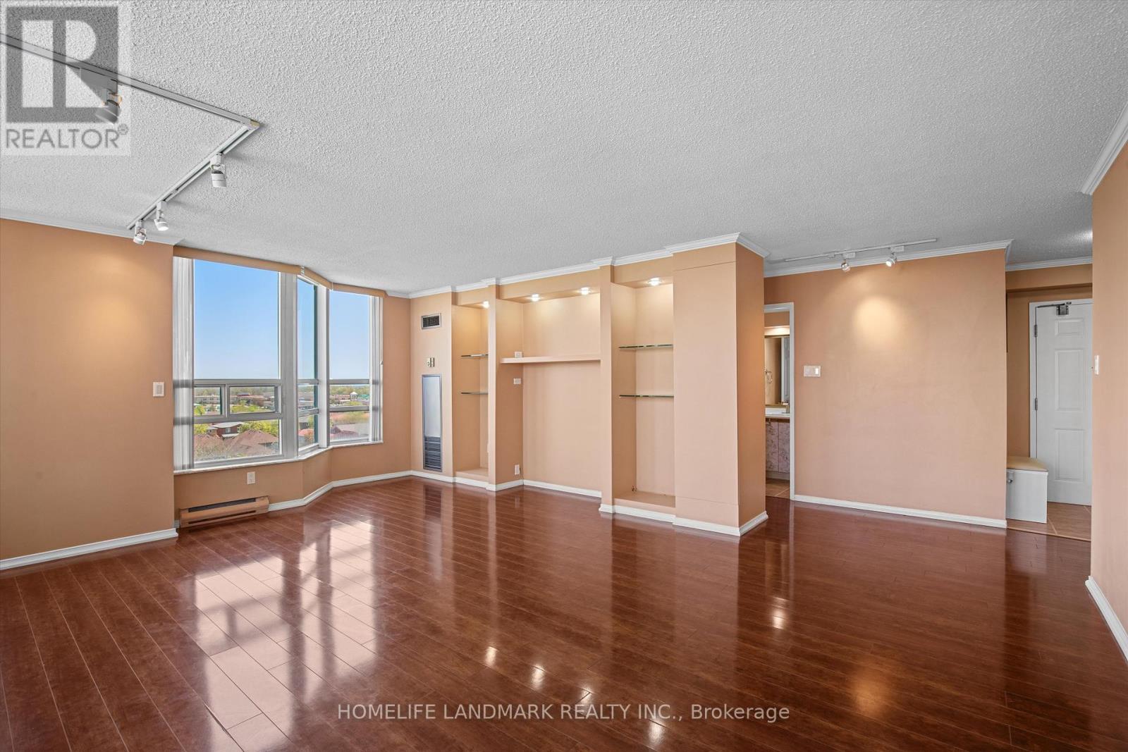 Photo 8 of 704 250 Webb Drive, Mississauga ON