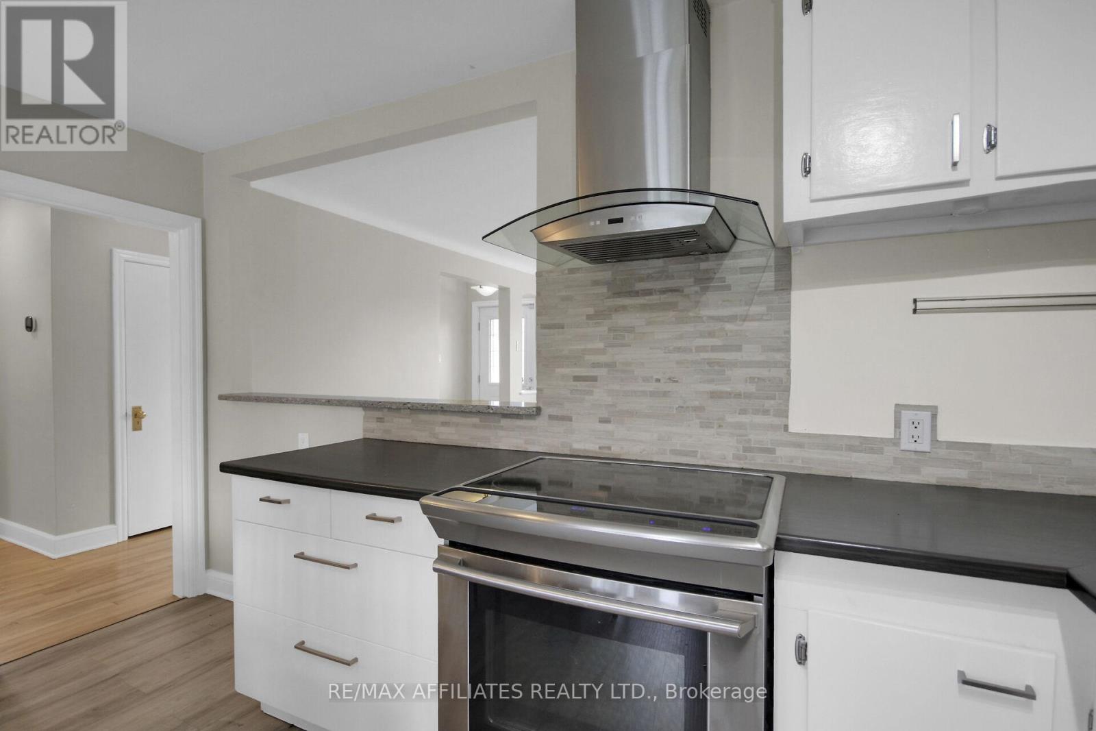 Photo 10 of 312 Mountbatten Avenue, Ottawa ON