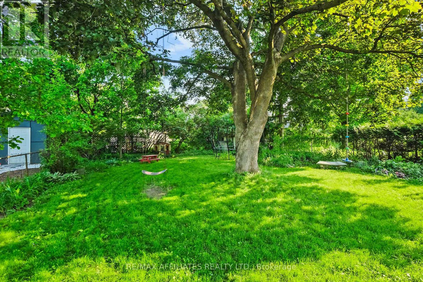 Photo 27 of 312 Mountbatten Avenue, Ottawa ON