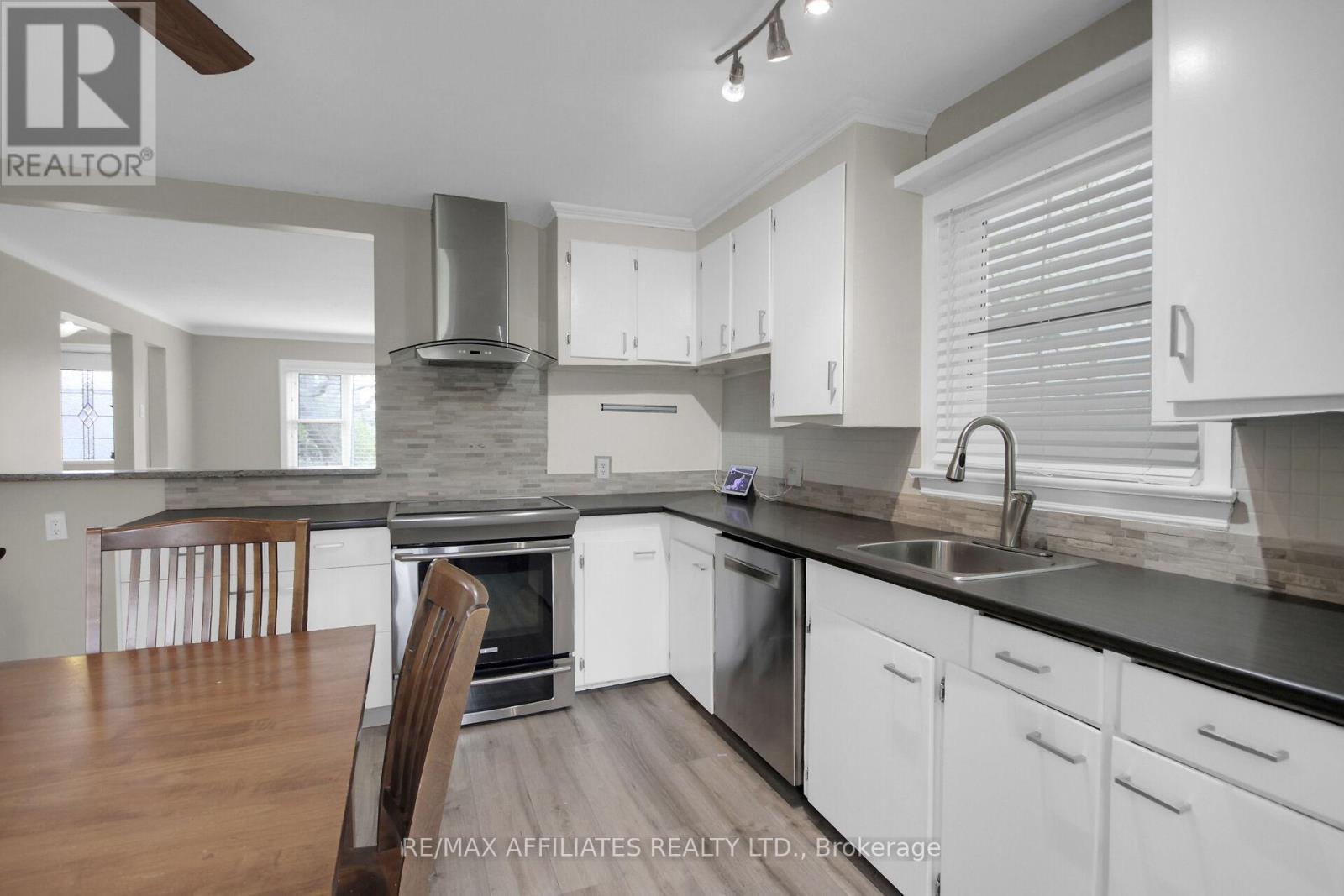 Photo 9 of 312 Mountbatten Avenue, Ottawa ON