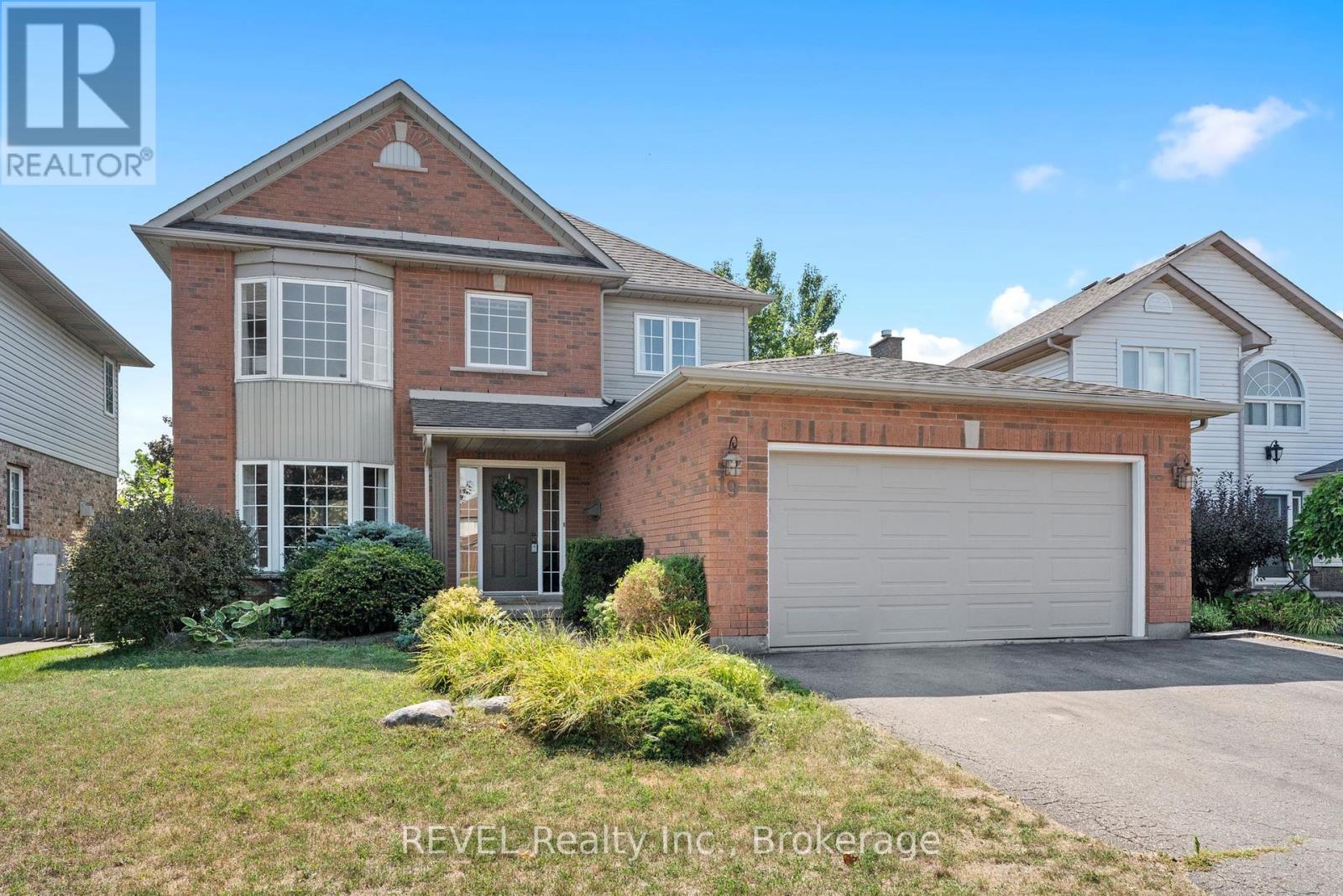 Photo 39 of 19 Crysler Crescent, Thorold ON