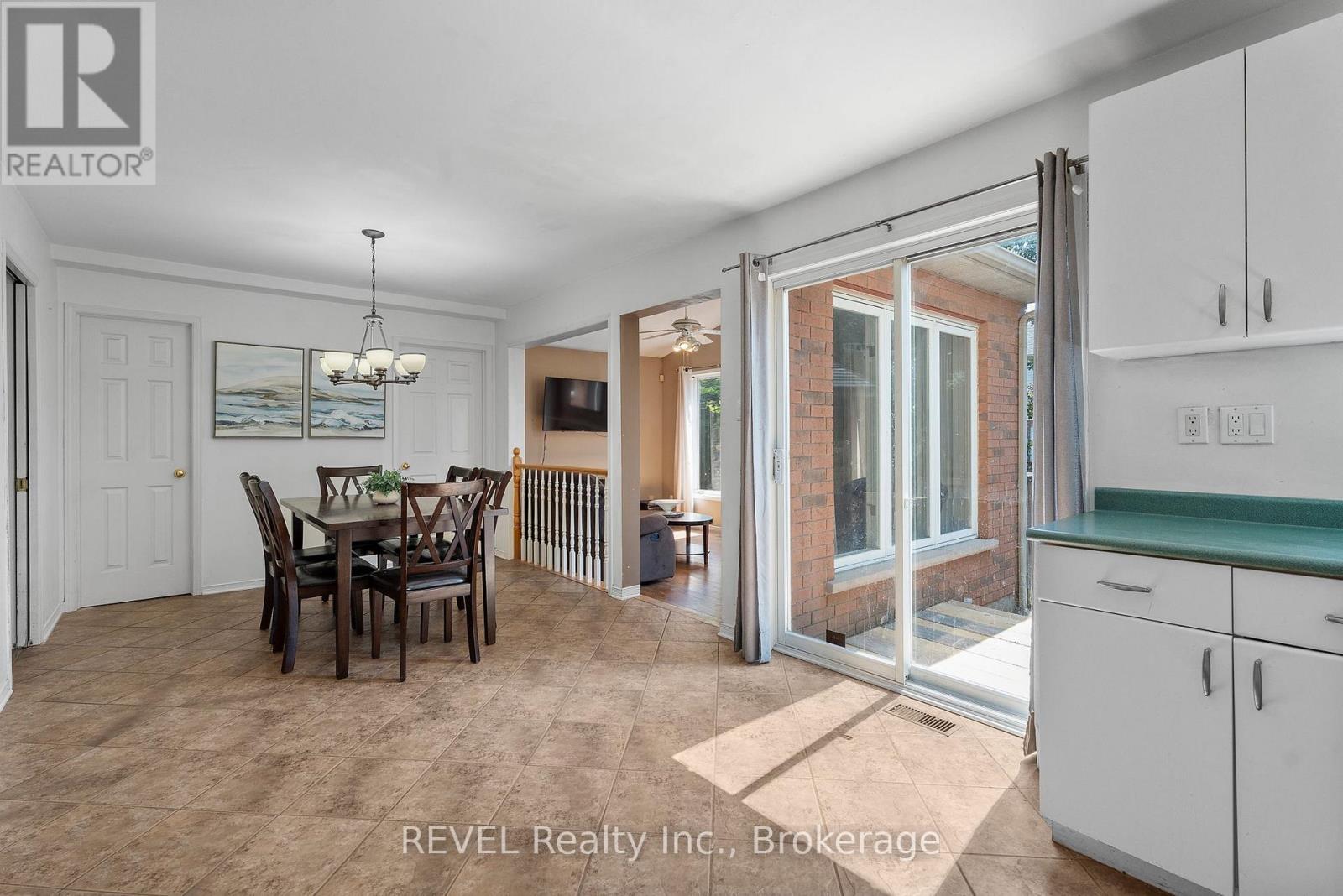 Photo 1 of 19 Crysler Crescent, Thorold ON