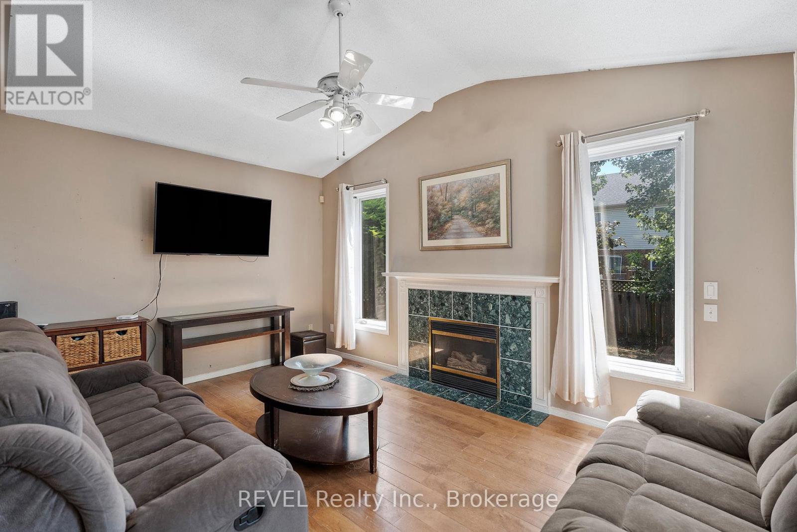 Photo 17 of 19 Crysler Crescent, Thorold ON