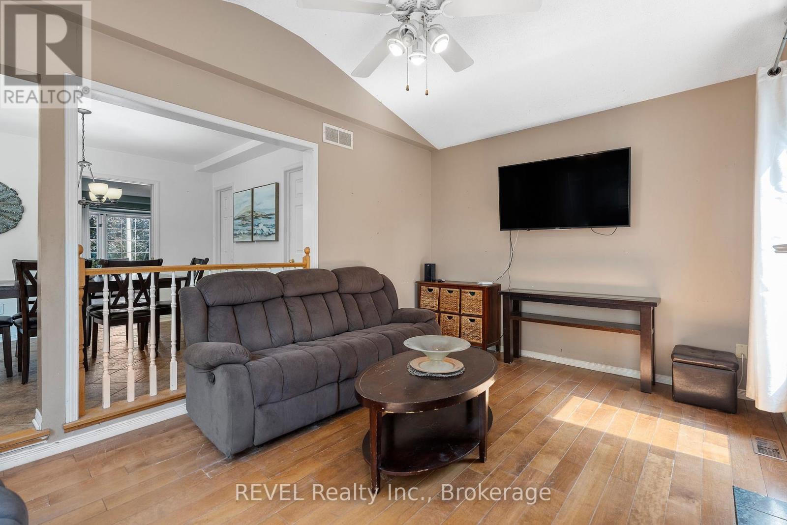 Photo 36 of 19 Crysler Crescent, Thorold ON