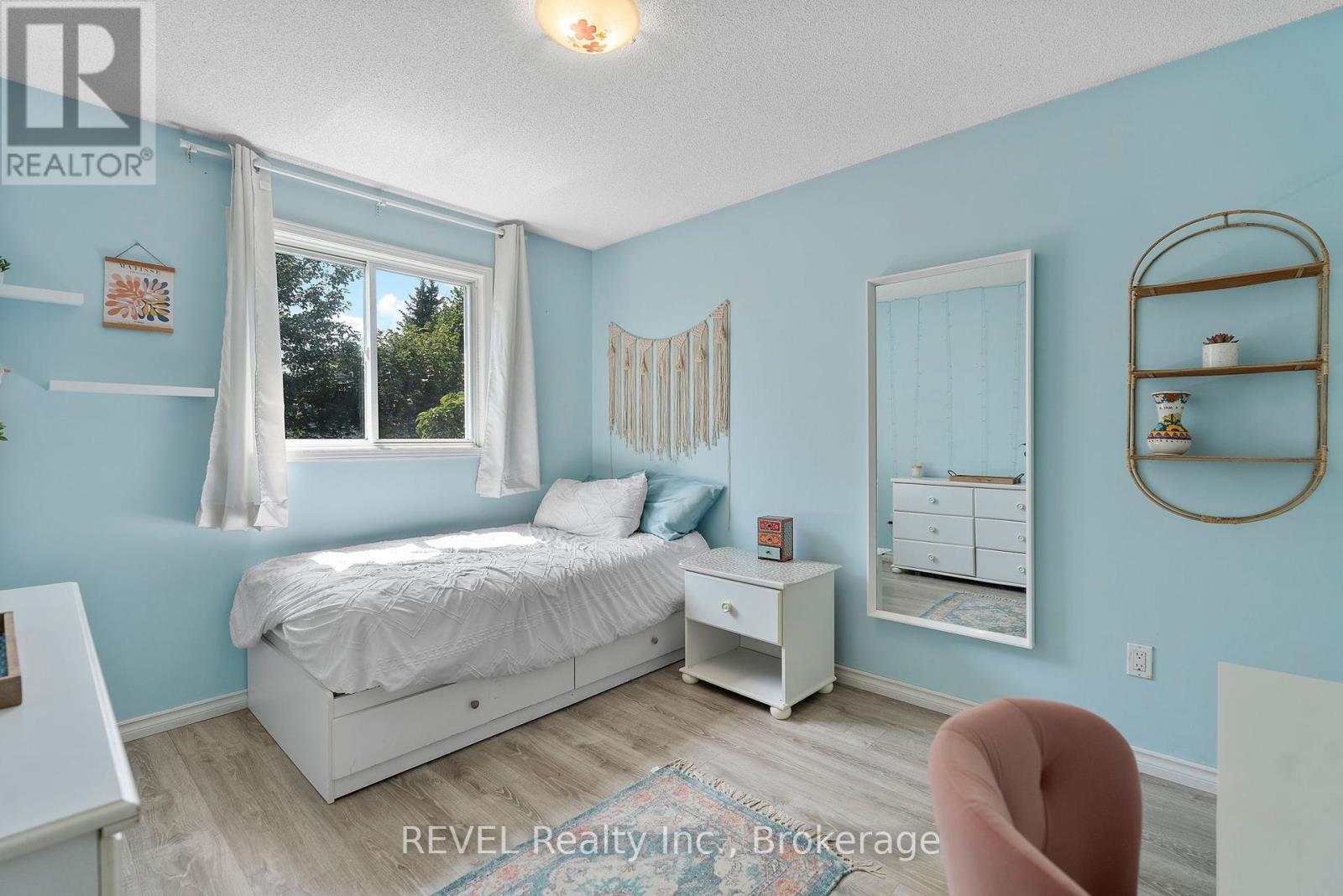 Photo 6 of 19 Crysler Crescent, Thorold ON