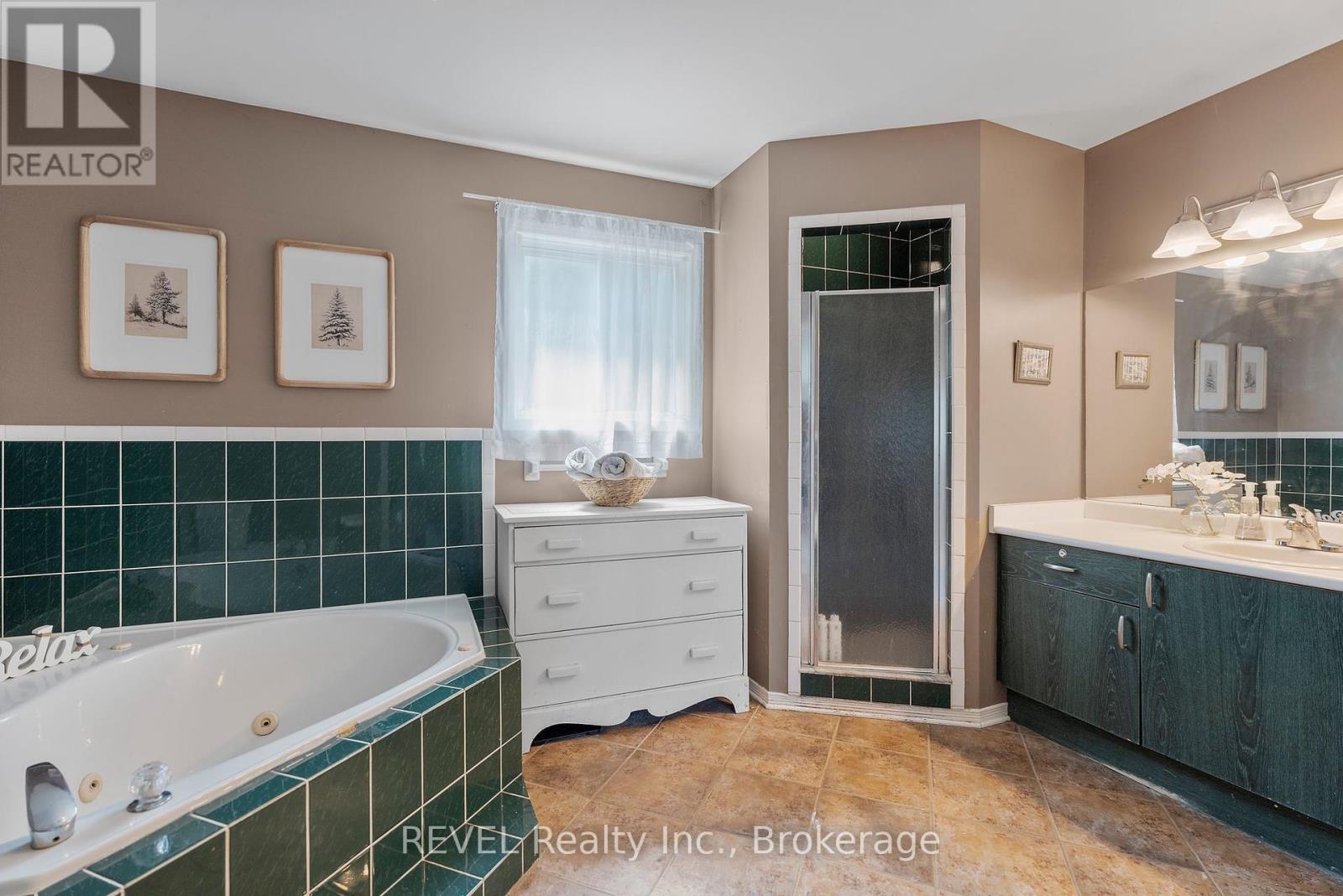 Photo 7 of 19 Crysler Crescent, Thorold ON