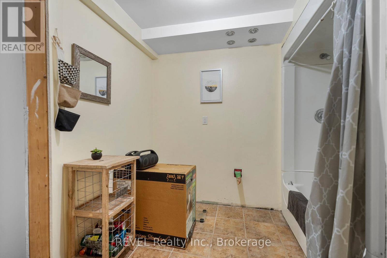 Photo 15 of 19 Crysler Crescent, Thorold ON