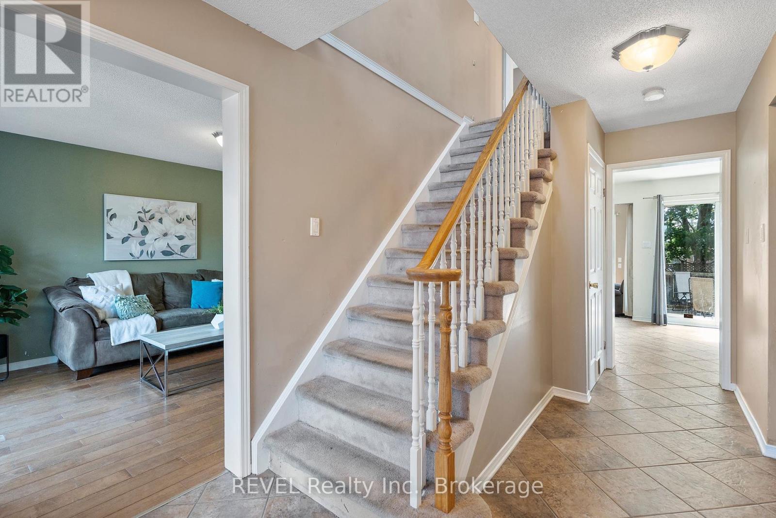 Photo 40 of 19 Crysler Crescent, Thorold ON