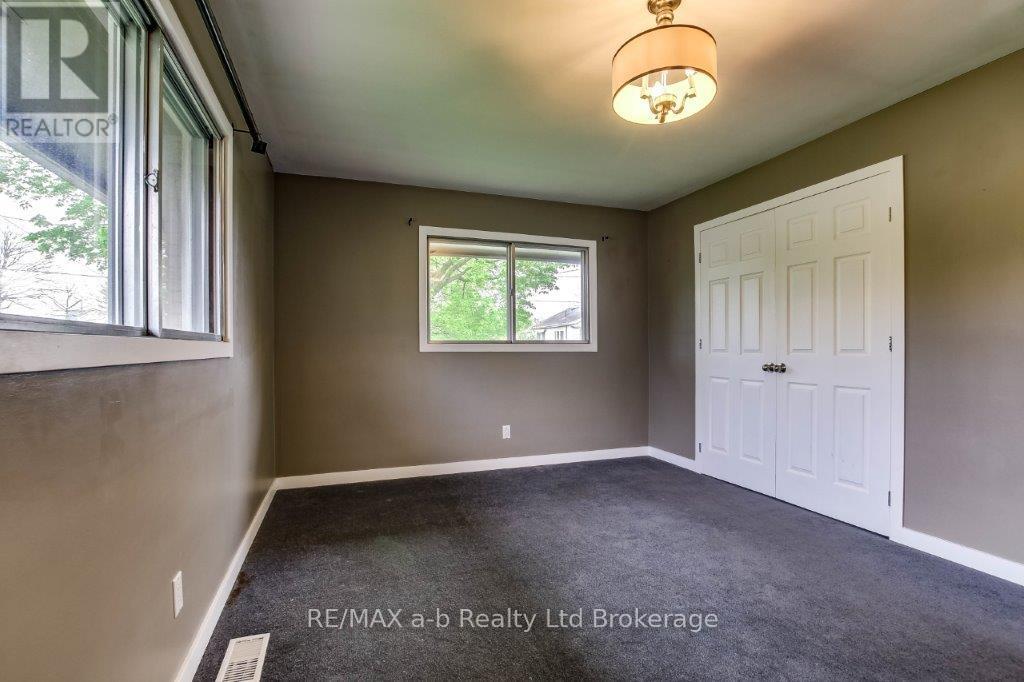 Photo 10 of 9 Duncan Street, Tillsonburg ON