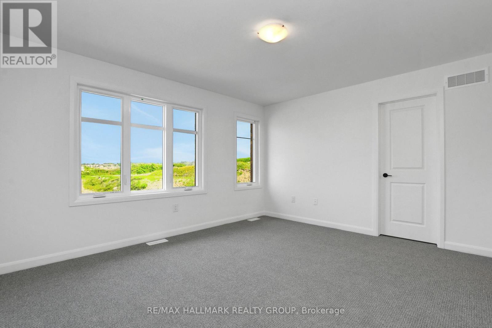Photo 6 of 325 Shale Street, Clarencerockland ON