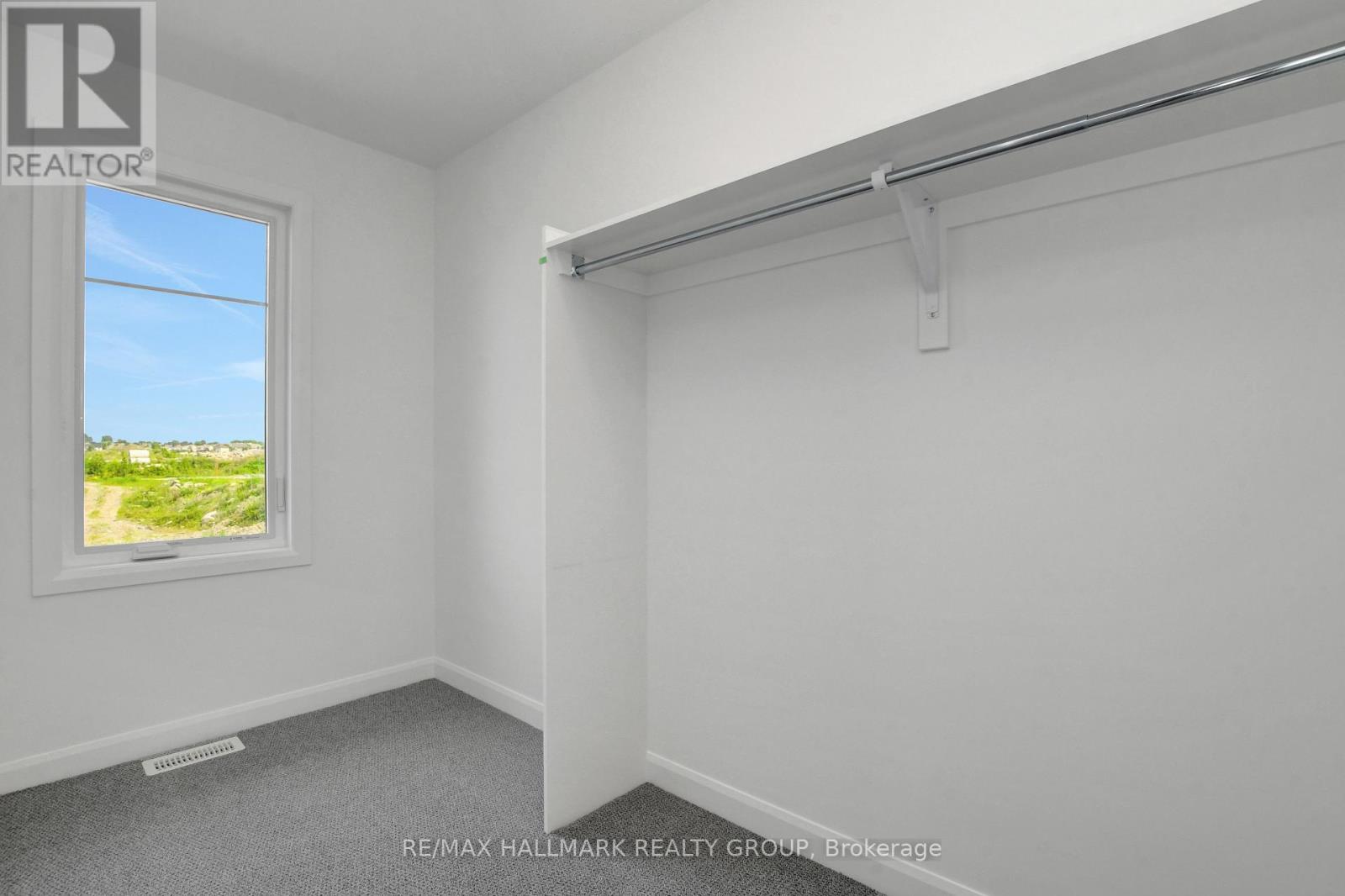 Photo 5 of 325 Shale Street, Clarencerockland ON