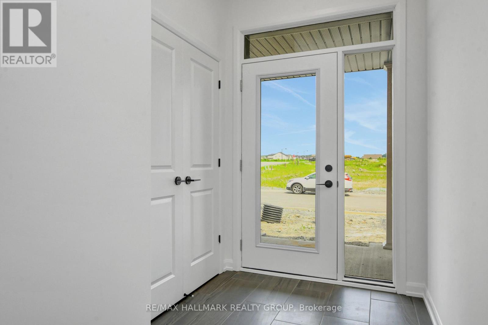 Photo 2 of 325 Shale Street, Clarencerockland ON