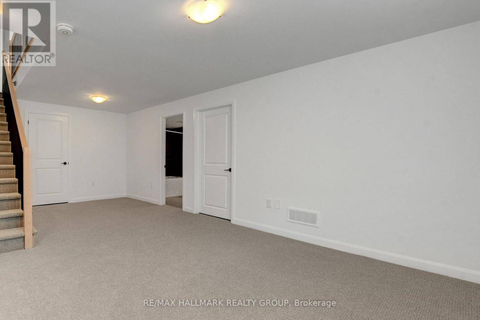 Photo 29 of 325 Shale Street, Clarencerockland ON