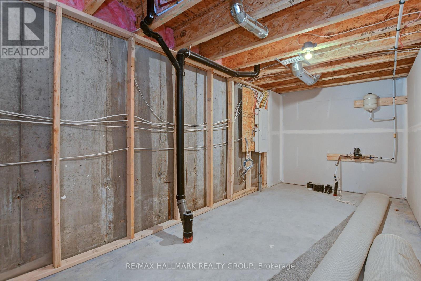 Photo 7 of 325 Shale Street, Clarencerockland ON
