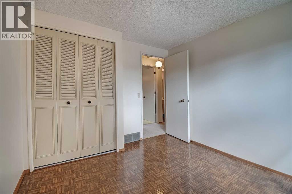 Single Family House 4 Level for Sale in  Lake Acadia Place SE Lake Bonavista Calgary 