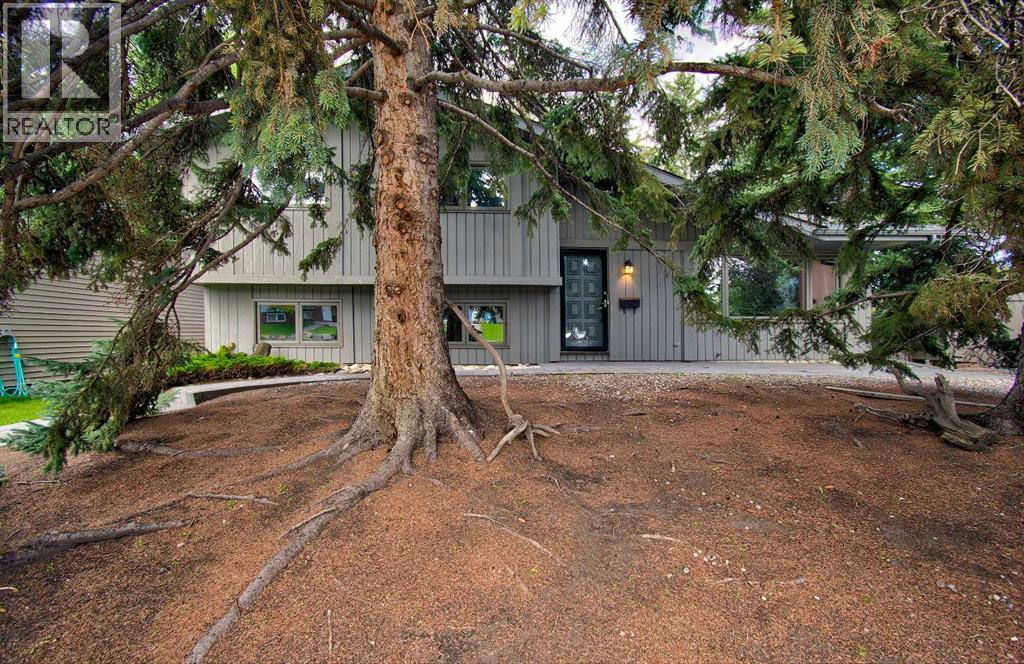 Single Family House 4 Level for Sale in  Lake Acadia Place SE Lake Bonavista Calgary 