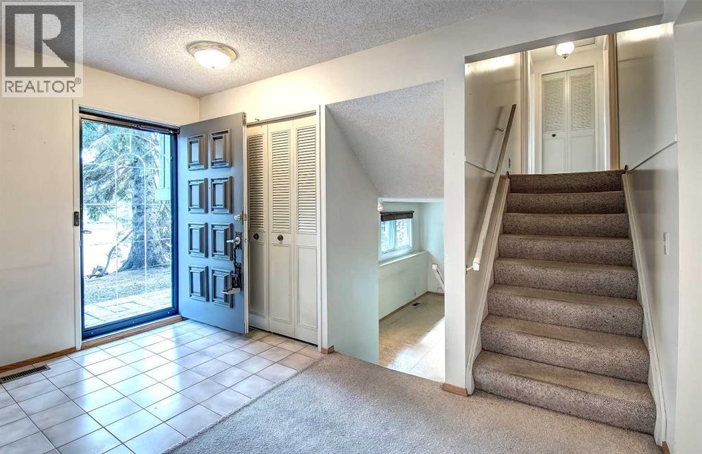 120 Lake Acadia Place SE, Calgary, Alberta