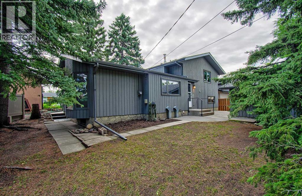 Single Family House 4 Level for Sale in  Lake Acadia Place SE Lake Bonavista Calgary 
