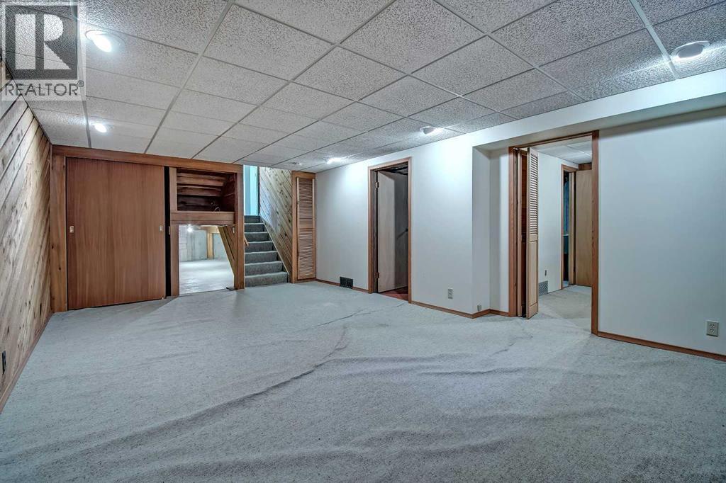 Single Family House 4 Level for Sale in  Lake Acadia Place SE Lake Bonavista Calgary 