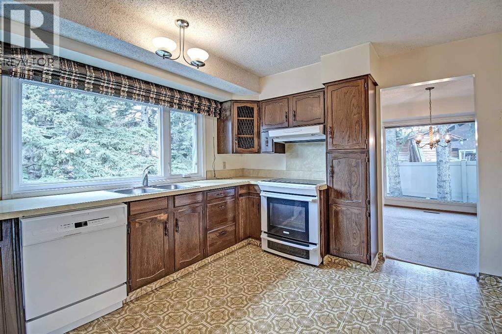 Single Family House 4 Level for Sale in  Lake Acadia Place SE Lake Bonavista Calgary 