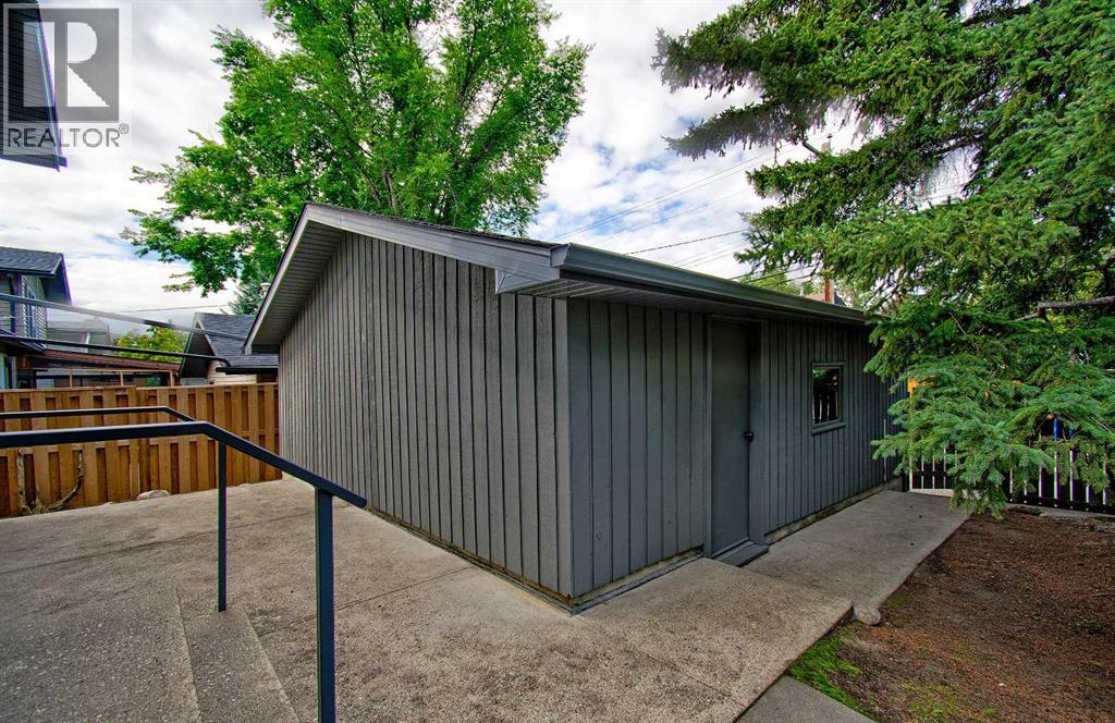 Single Family House 4 Level for Sale in  Lake Acadia Place SE Lake Bonavista Calgary 