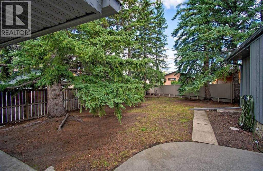 Single Family House 4 Level for Sale in  Lake Acadia Place SE Lake Bonavista Calgary 