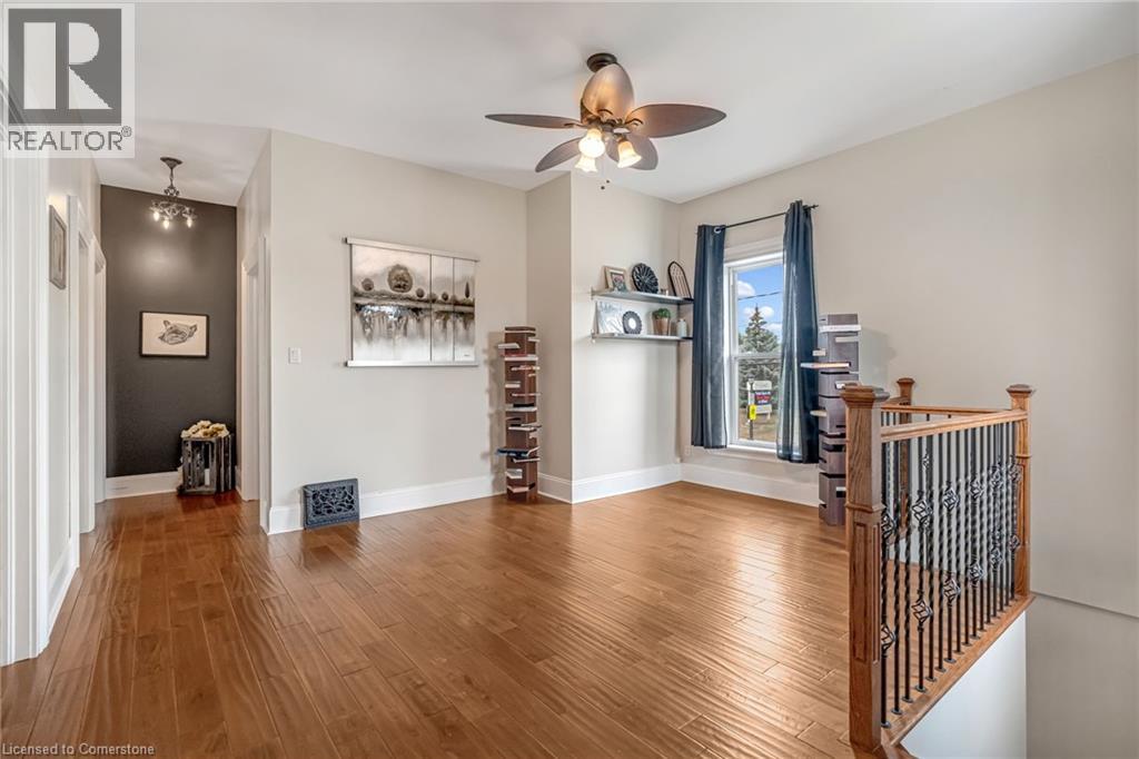 Photo 9 of 303 Canborough Street, Smithville ON