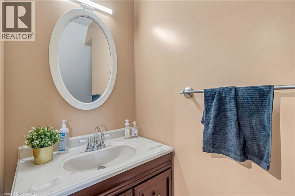 Photo 26 of 303 Canborough Street, Smithville ON