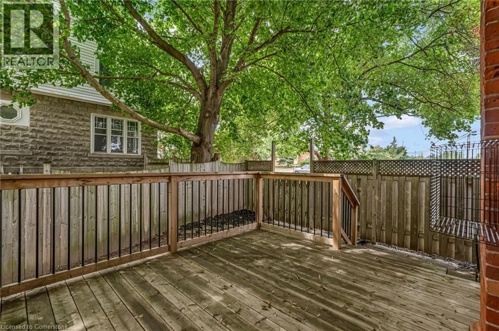 Photo 19 of 303 Canborough Street, Smithville ON