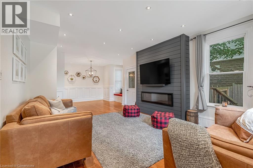 Photo 30 of 303 Canborough Street, Smithville ON
