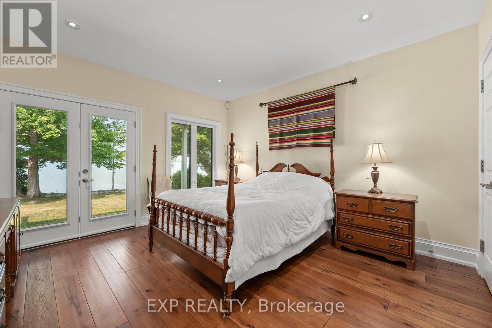 Photo 5 of 22 Blue Heron Drive, Georgina ON