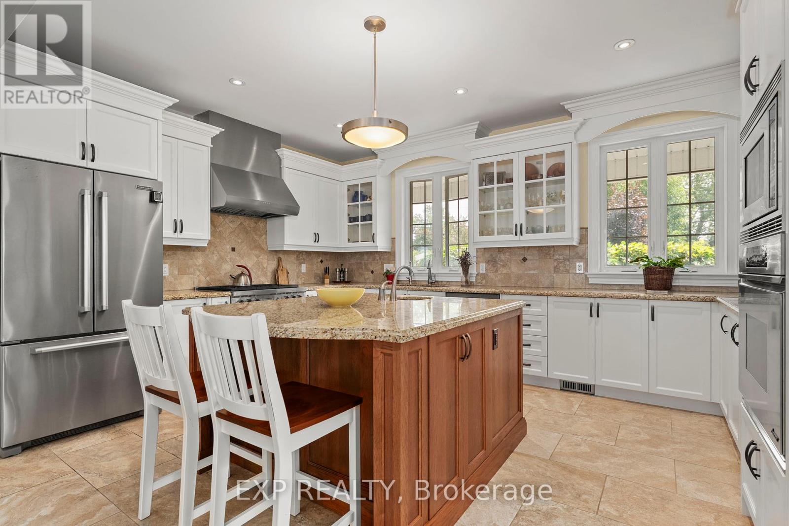 Photo 7 of 22 Blue Heron Drive, Georgina ON