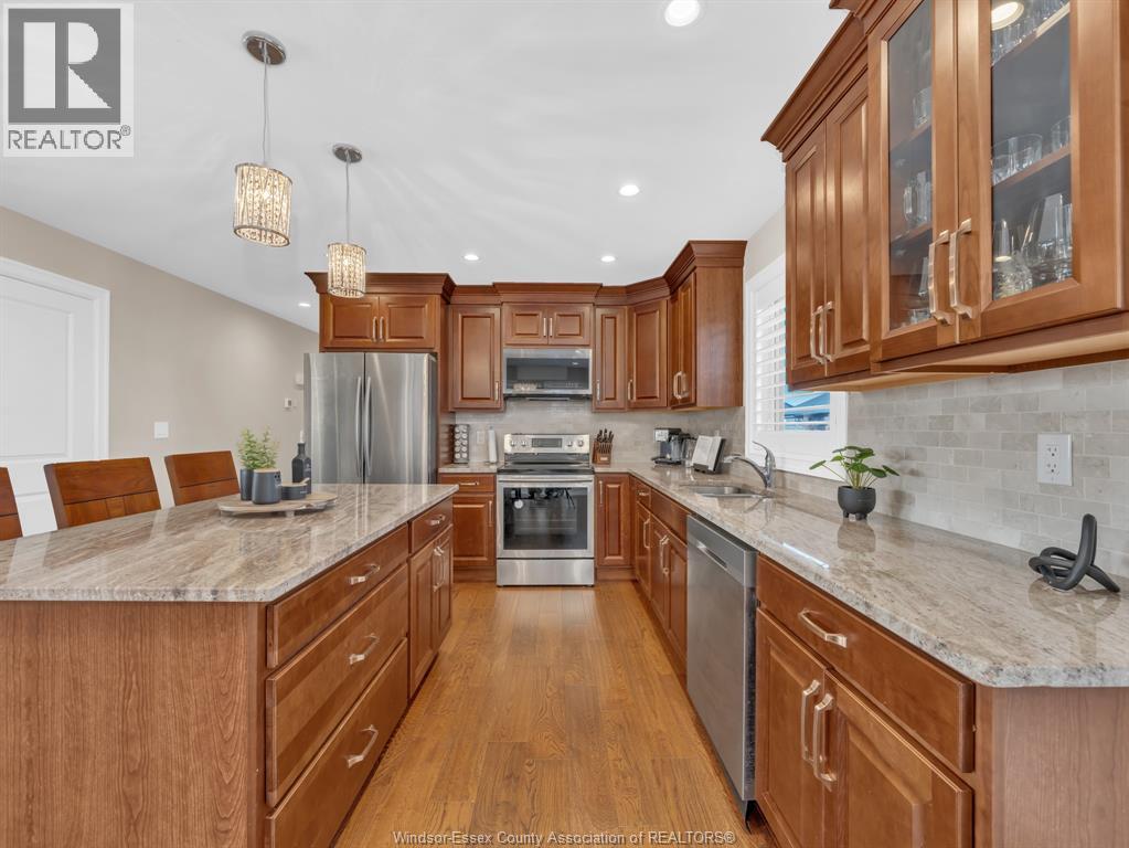 Photo 10 of 126 Golfview Drive, Kingsville ON