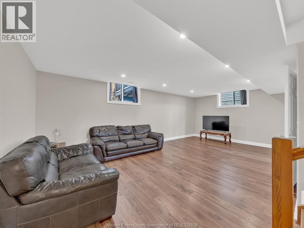 Photo 23 of 126 Golfview Drive, Kingsville ON