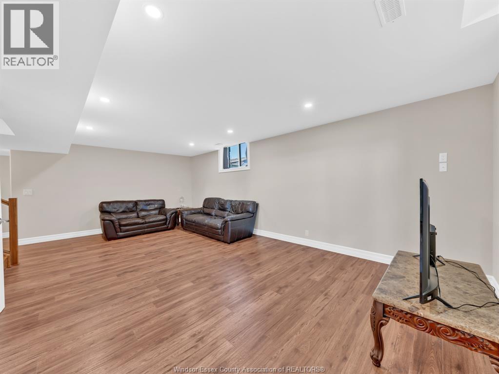 Photo 24 of 126 Golfview Drive, Kingsville ON