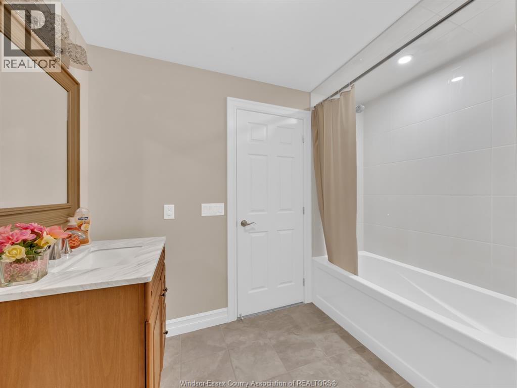Photo 28 of 126 Golfview Drive, Kingsville ON