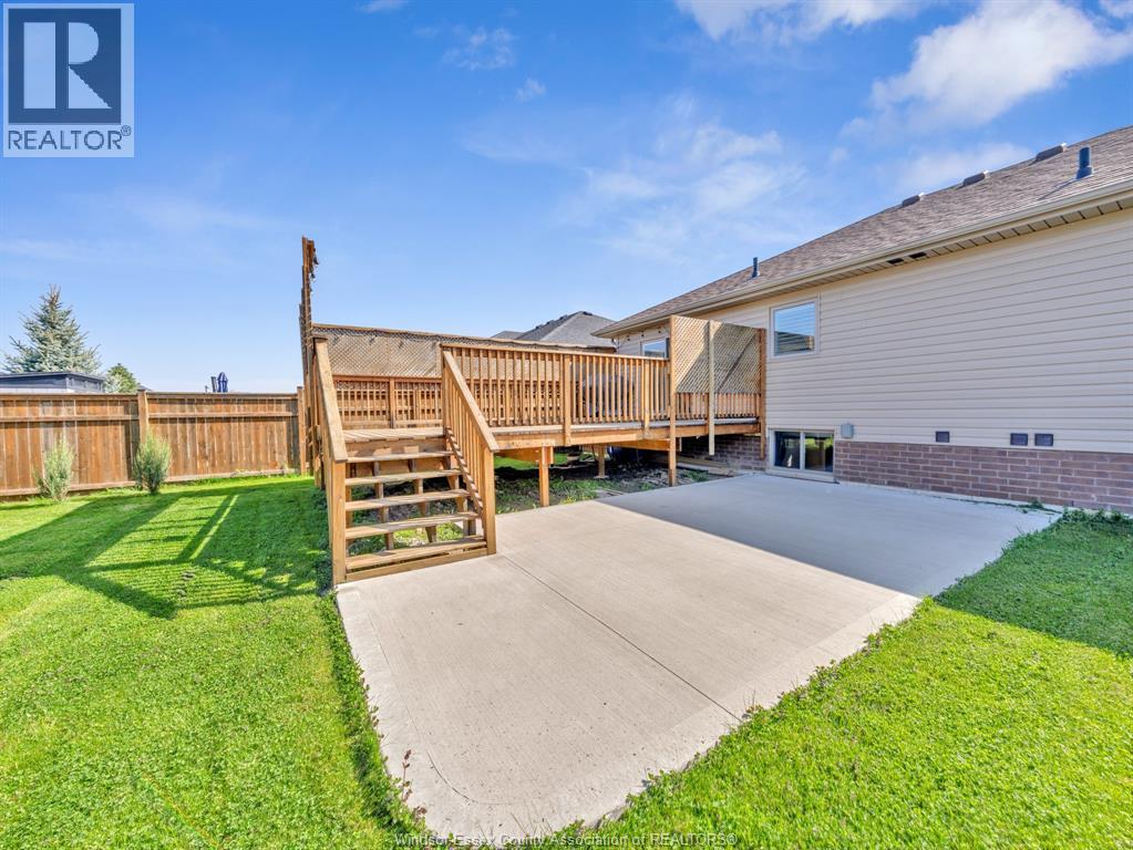Photo 33 of 126 Golfview Drive, Kingsville ON