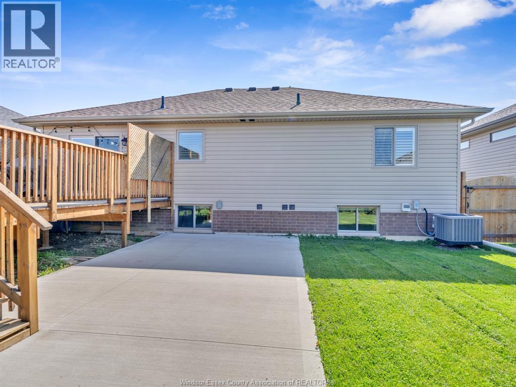 Photo 34 of 126 Golfview Drive, Kingsville ON