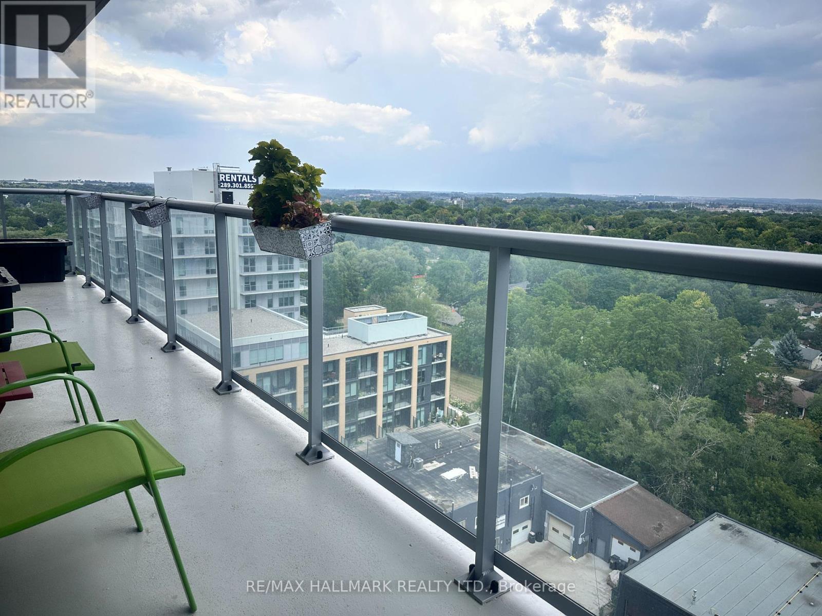 Photo 33 of 1104 185 Deerfield Road, Newmarket ON