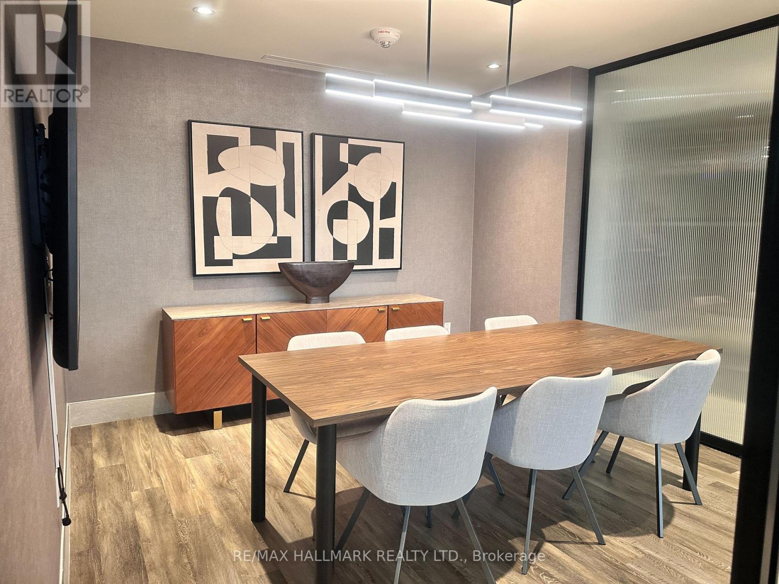 Photo 3 of 1104 185 Deerfield Road, Newmarket ON