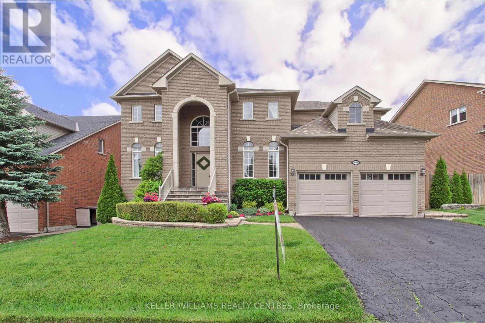 Photo 41 of 991 Ivsbridge Boulevard, Newmarket ON