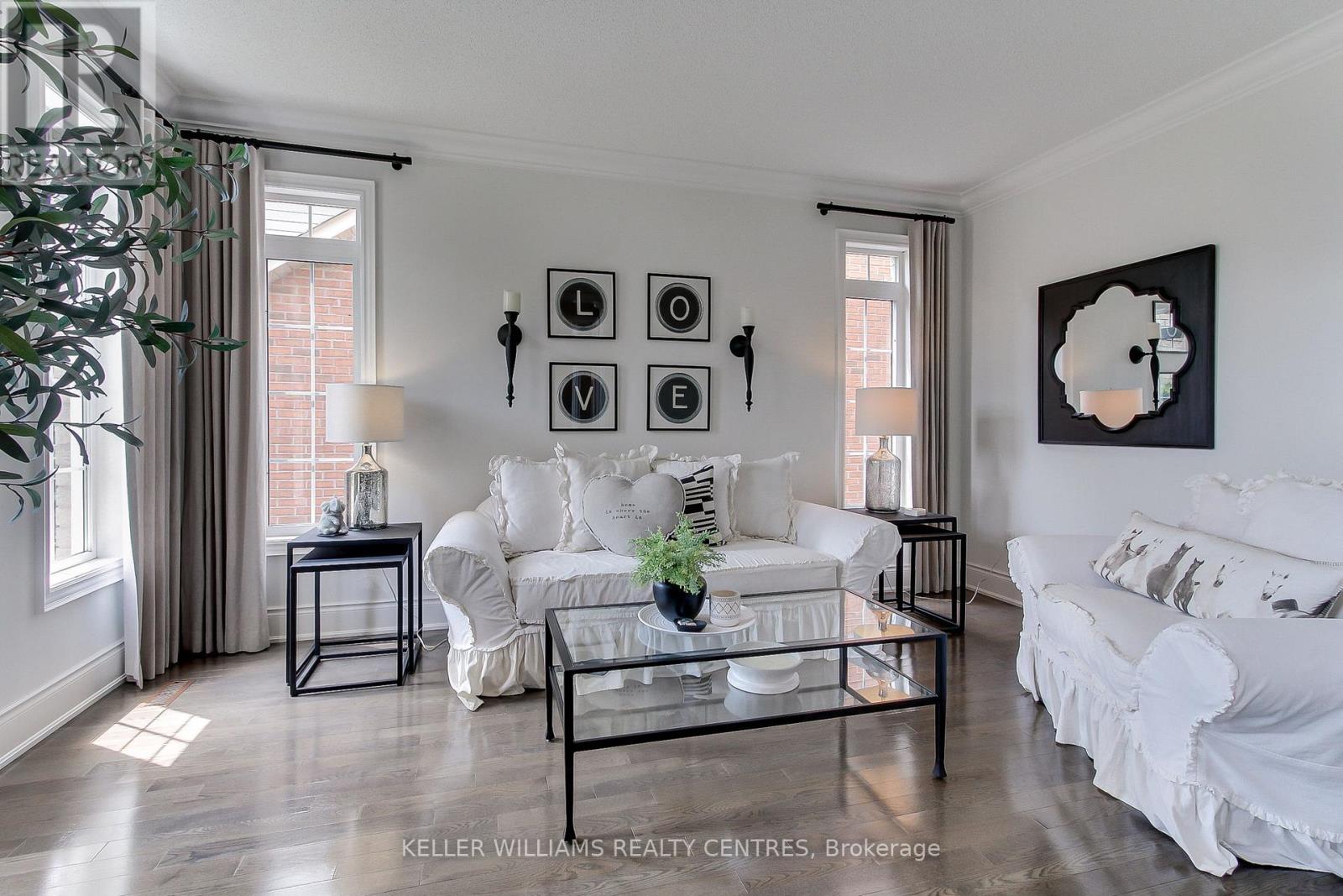 Photo 44 of 991 Ivsbridge Boulevard, Newmarket ON