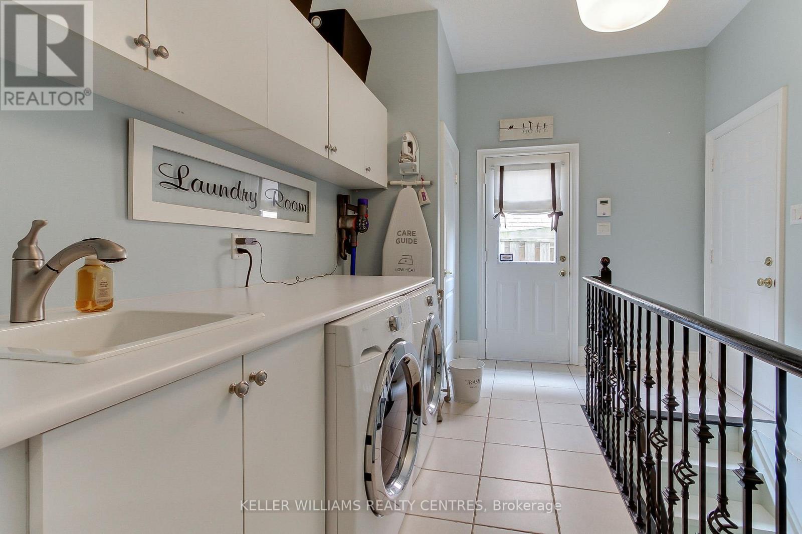 Photo 37 of 991 Ivsbridge Boulevard, Newmarket ON