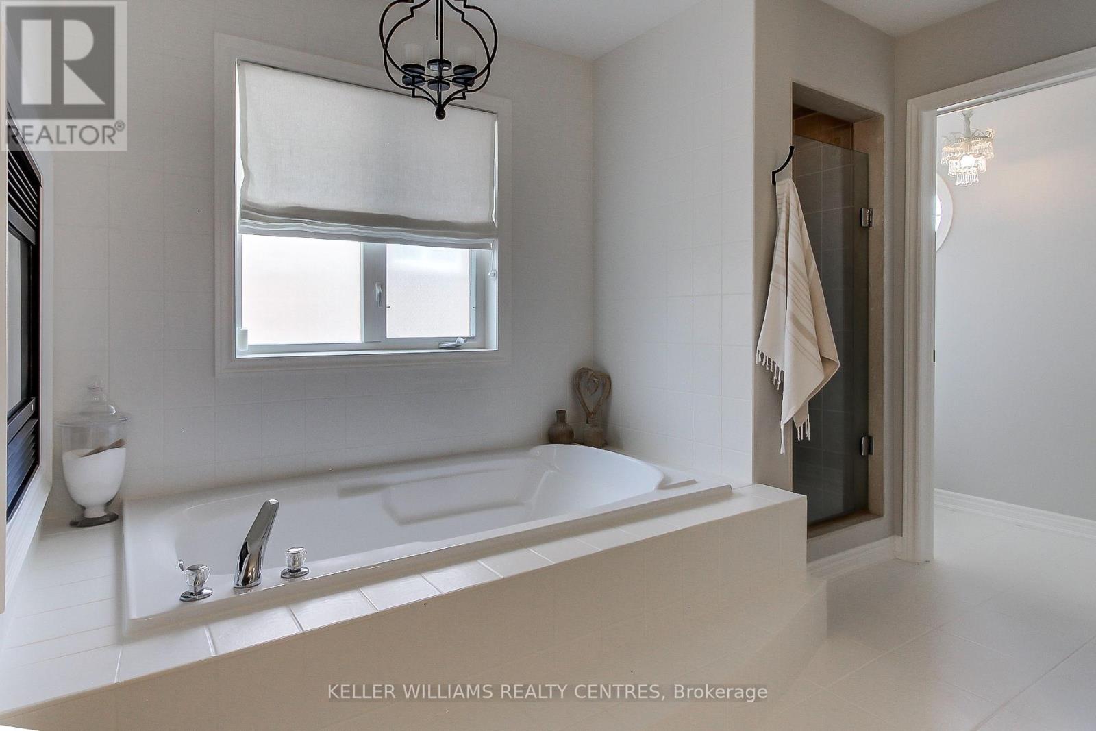 Photo 42 of 991 Ivsbridge Boulevard, Newmarket ON