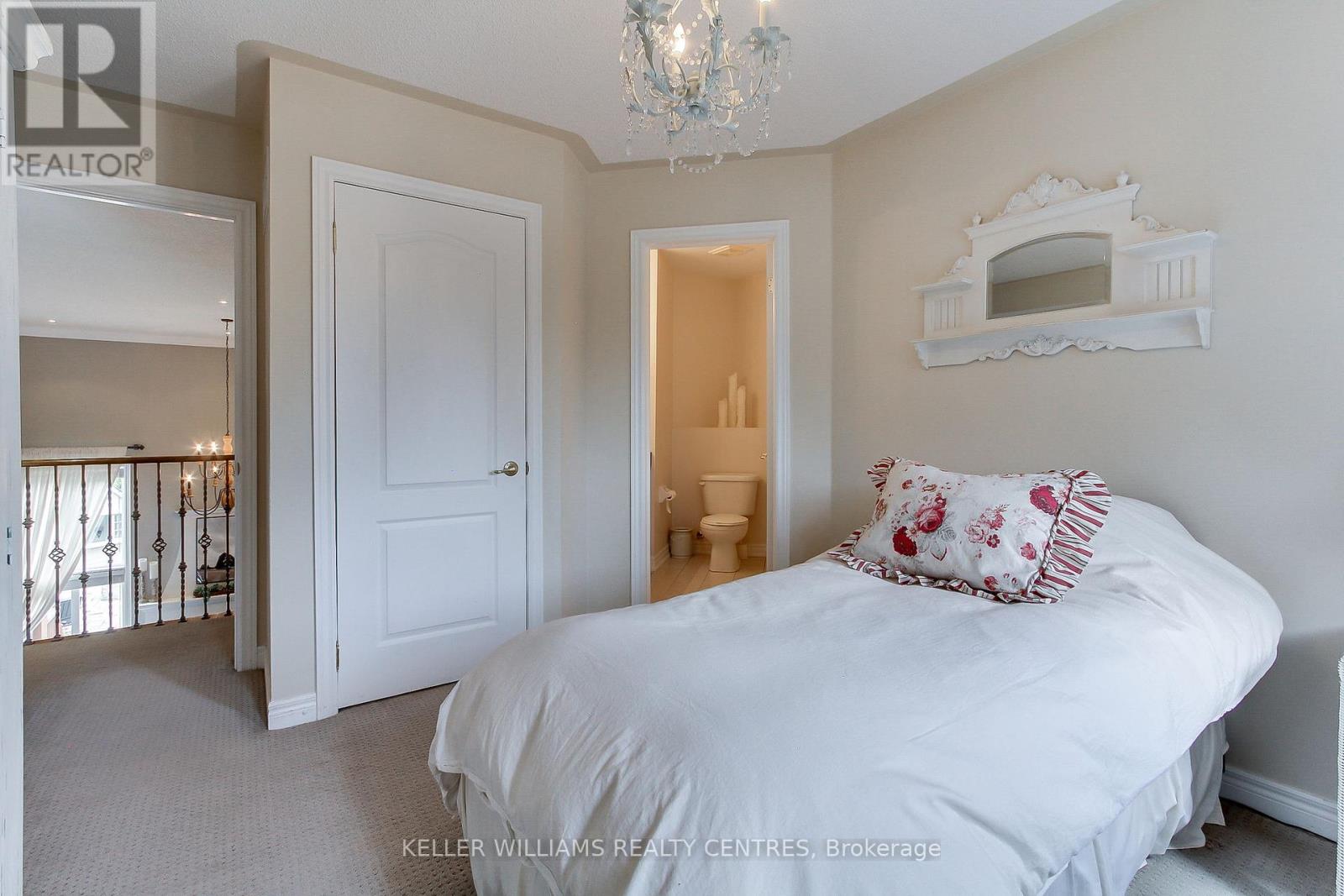 Photo 17 of 991 Ivsbridge Boulevard, Newmarket ON