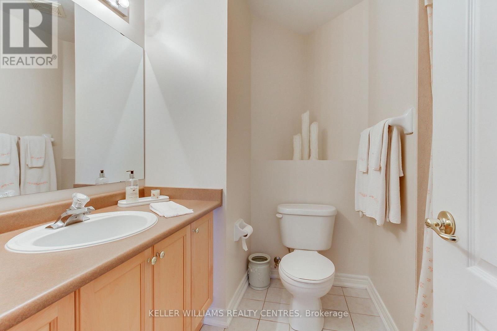 Photo 39 of 991 Ivsbridge Boulevard, Newmarket ON