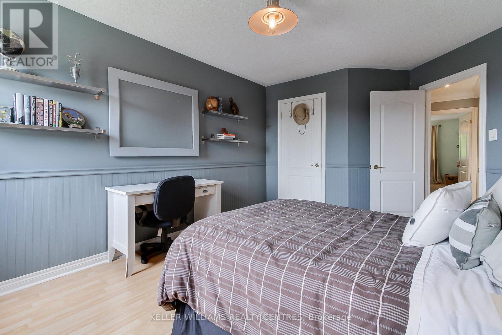 Photo 18 of 991 Ivsbridge Boulevard, Newmarket ON